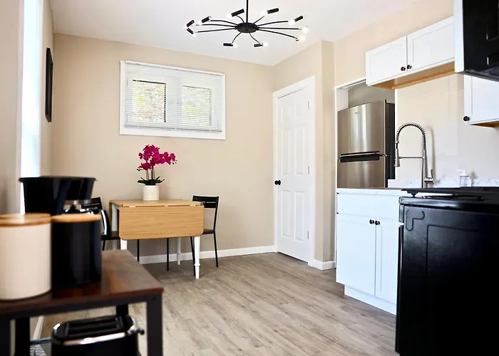 Lincoln, 1 Bedroom House Near Xavier & Downtown